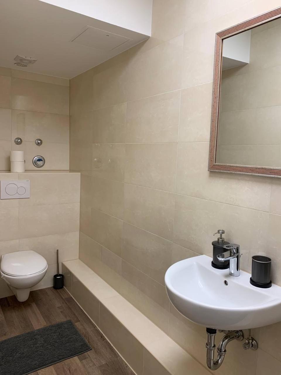 Central Private Rooms In Popular Neighborhood! Кьолн Екстериор снимка
