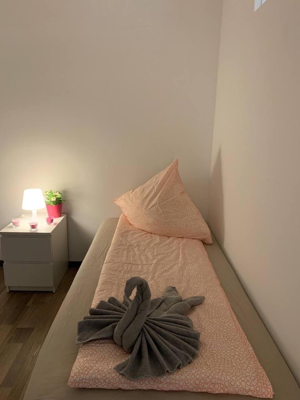Central Private Rooms In Popular Neighborhood! Кьолн Екстериор снимка